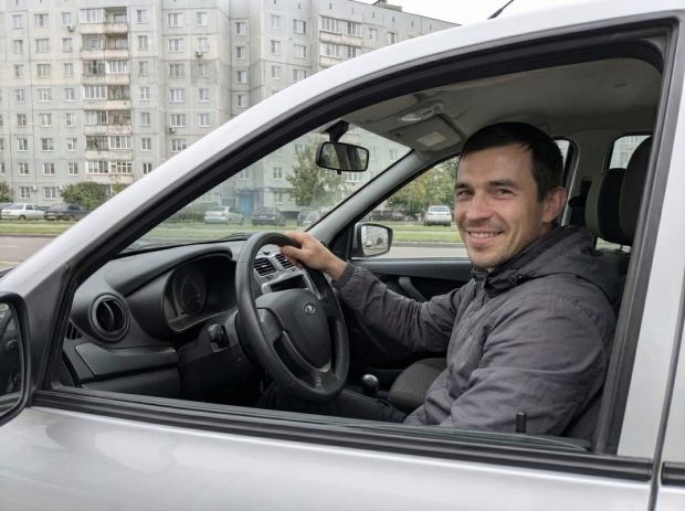 Антон автокурьер Яндекс Еды в Москве