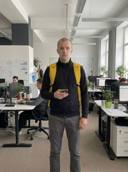 Максим пеший курьер Яндекс Еды в Коломне